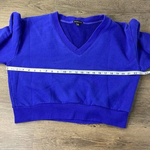 Beyond Yoga Women’s Royal Blue V Neck Oversized Cropped Sweatshirt, size Large - Picture 4 of 8